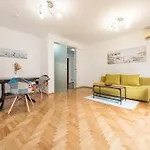 2br Apartament Warna